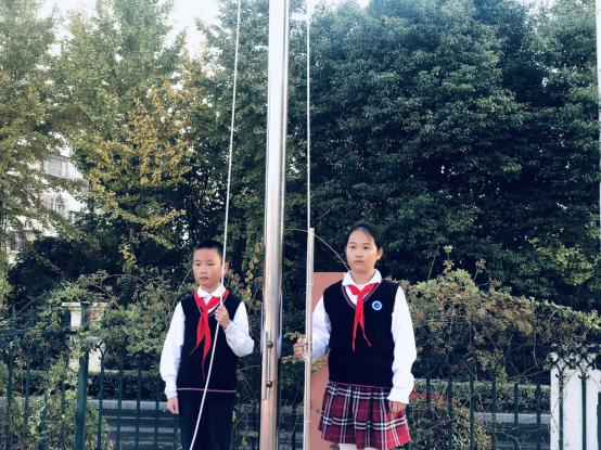 平安校园 幸福成长--南京市南湾营小学第11周升旗仪式_html_m484fb929.jpg